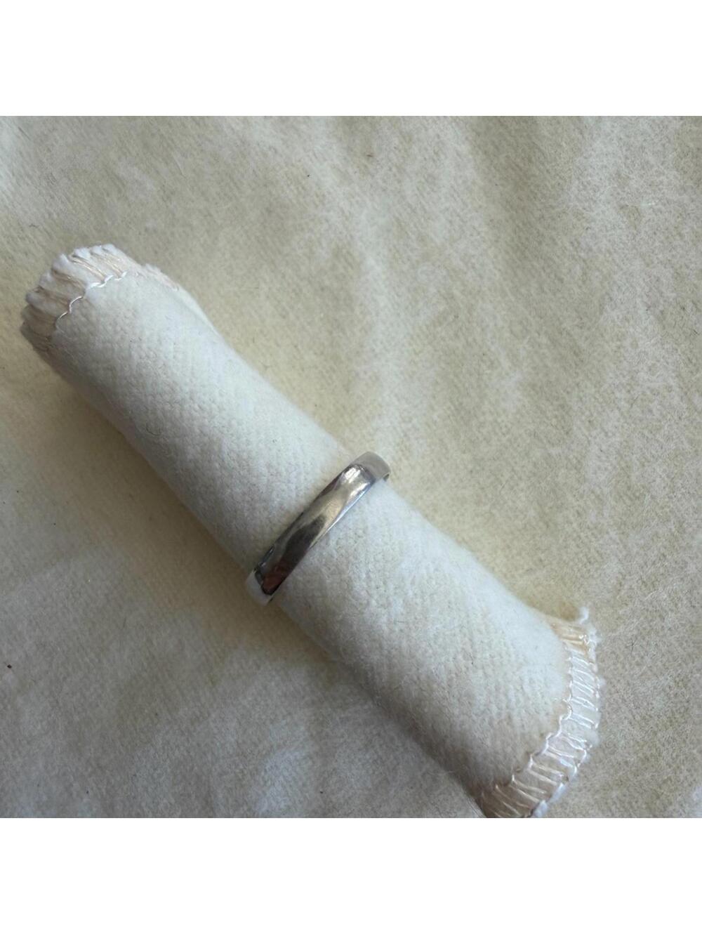 Simple Silver-Tone Minimalist Band Ring size 7 adjustable